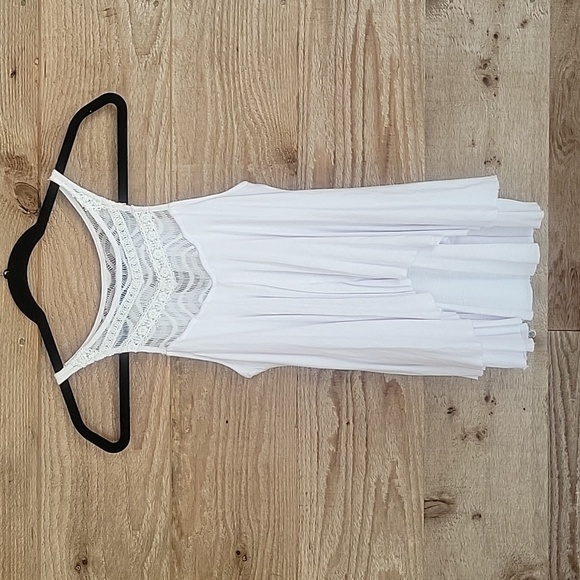 Daytrip XSmall White Tiered Tank with Lave Yoke - Picture 1 of 5